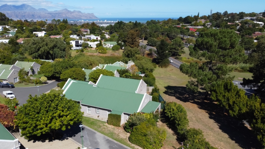 4 Bedroom Property for Sale in Helderberg Estate Western Cape